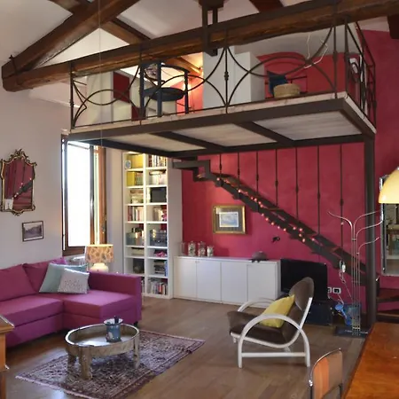 Il Pianerottolo Apartment *